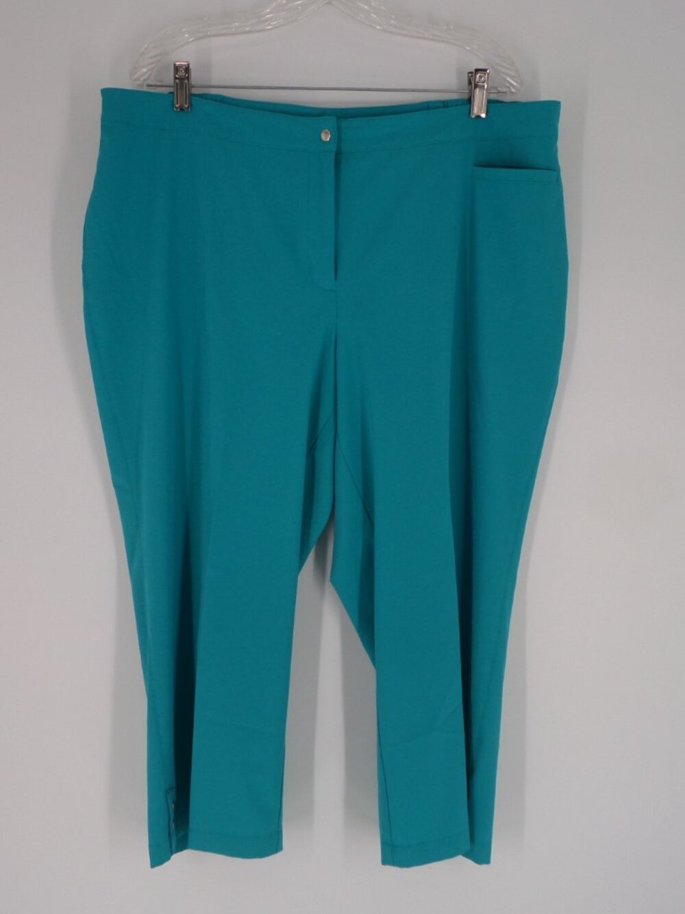 Chico's Zenergy  Woman's Teal  Capri Pants  Size 3 US 16